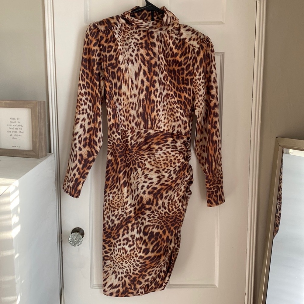 Guess by Marciano Cheetah classic Dress with sleeve and skirt zipper acc…
